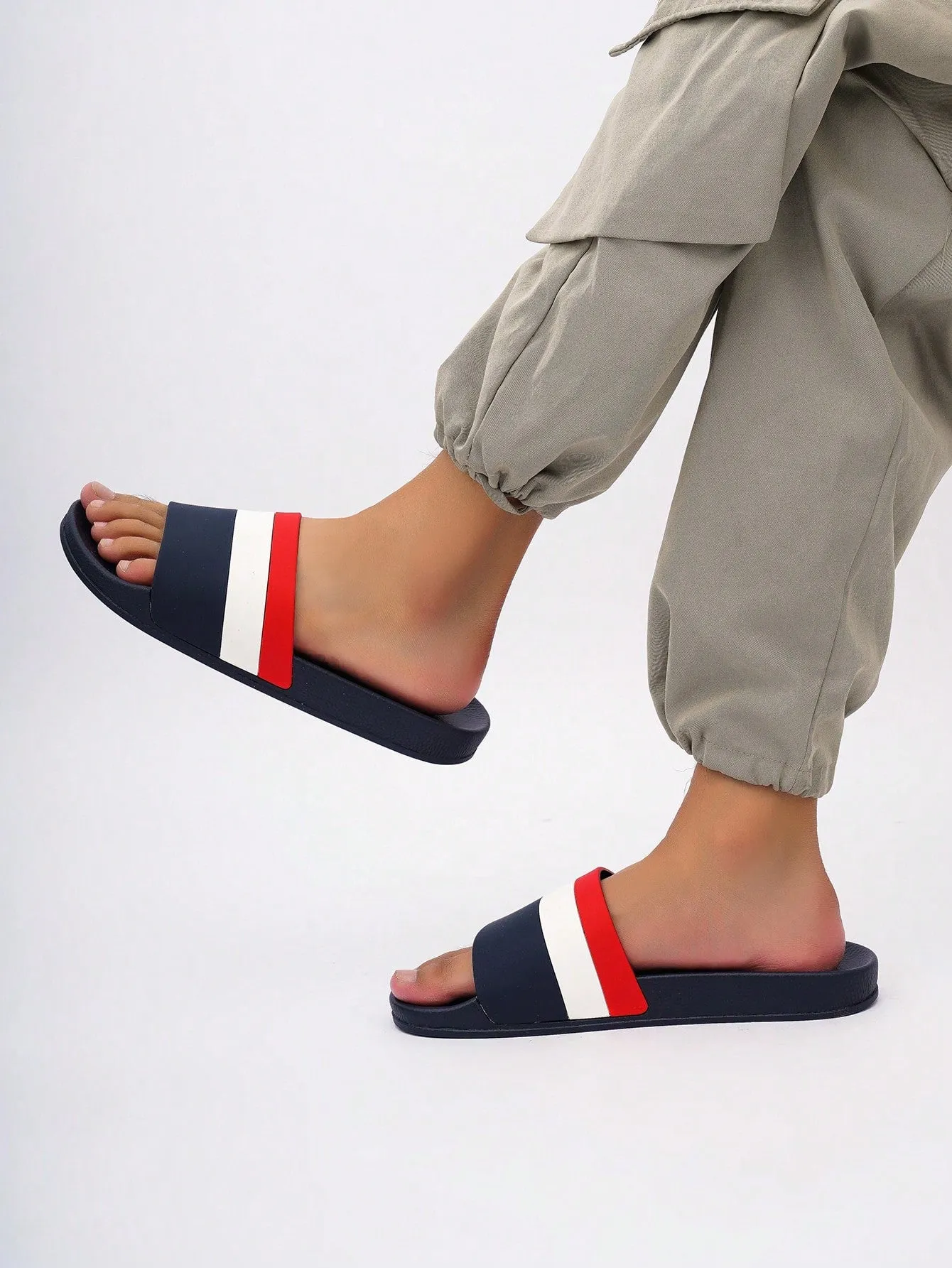 Summer Men Slippers Korean Fashion Personality Anti-Slip Indoor Outdoor Beach Slides Male Sandals